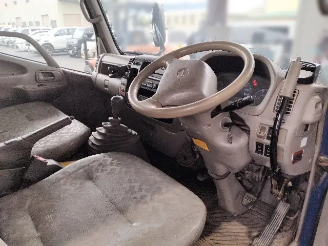 日野 デュトロ KK-XZU322T(2WD)の写真13