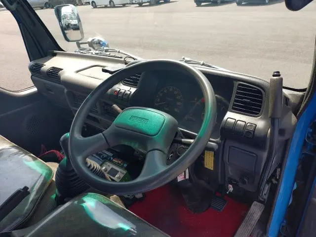 いすゞ エルフ KC-NKR71GN(2WD)の写真12