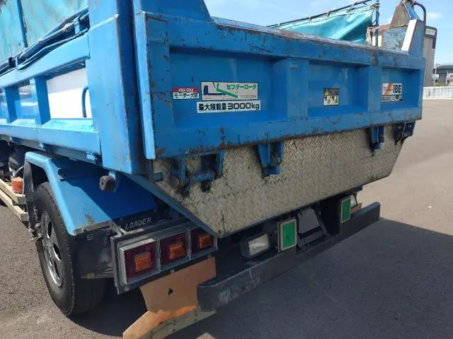 いすゞ エルフ KC-NKR71GN(2WD)の写真20