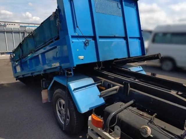 いすゞ エルフ KC-NKR71GN(2WD)の写真25