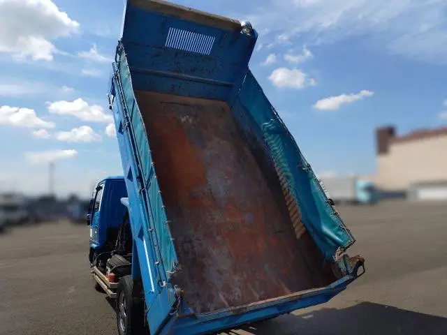 いすゞ エルフ KC-NKR71GN(2WD)の写真27
