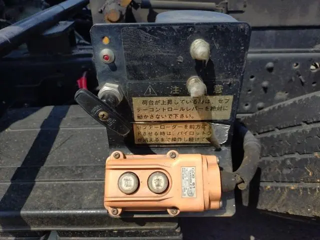 いすゞ エルフ KC-NKR71GN(2WD)の写真31