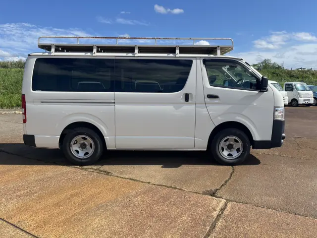 トヨタ ハイエースバン QDF-GDH206(4WD)の写真4