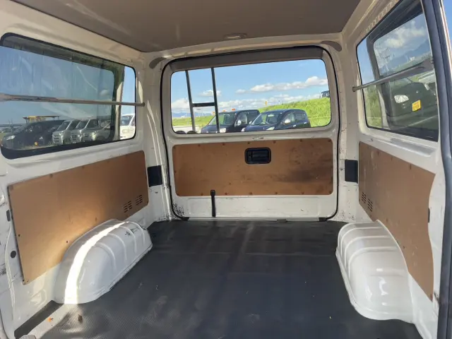 トヨタ ハイエースバン QDF-GDH206(4WD)の写真16