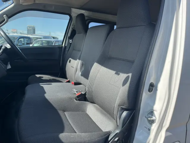 トヨタ ハイエースバン QDF-GDH206(4WD)の写真18