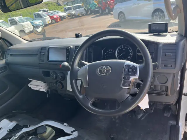 トヨタ ハイエースバン QDF-GDH206(4WD)の写真24