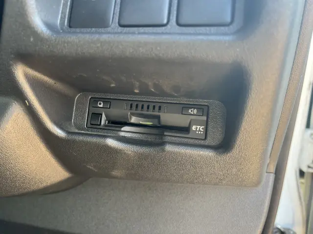 トヨタ ハイエースバン QDF-GDH206(4WD)の写真30
