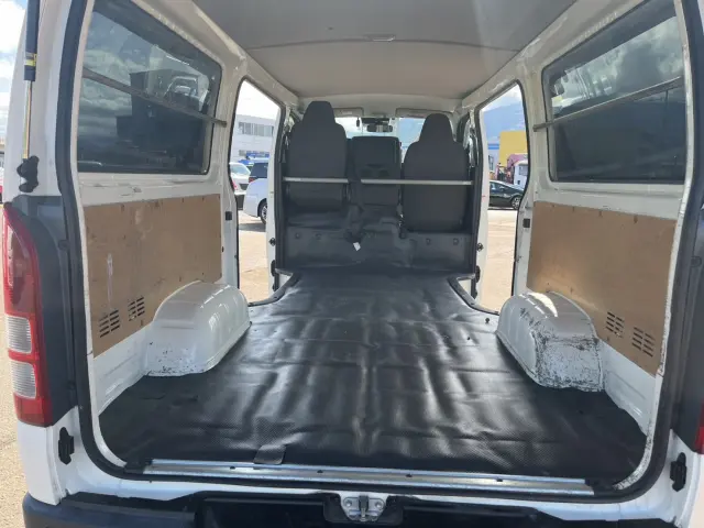 トヨタ ハイエースバン QDF-GDH206(4WD)の写真33