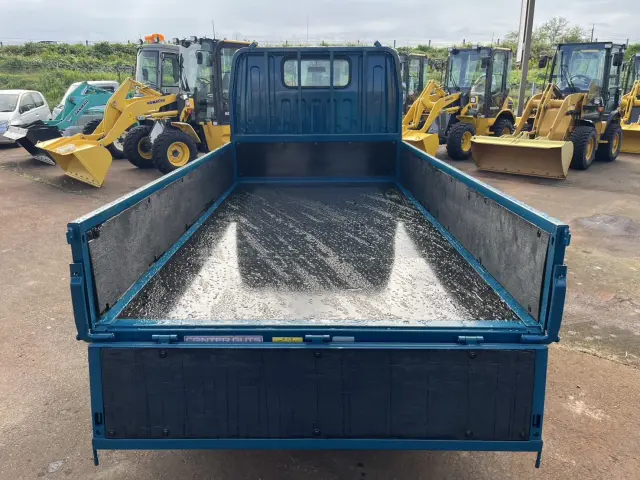 三菱 キャンターガッツ PDG-FD70B(4WD)の写真10