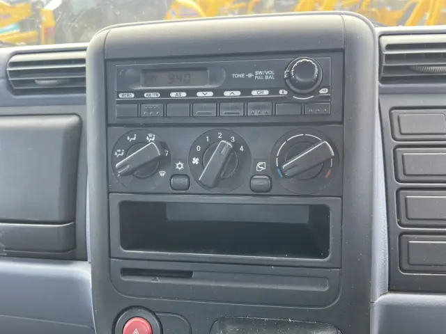 三菱 キャンターガッツ PDG-FD70B(4WD)の写真12