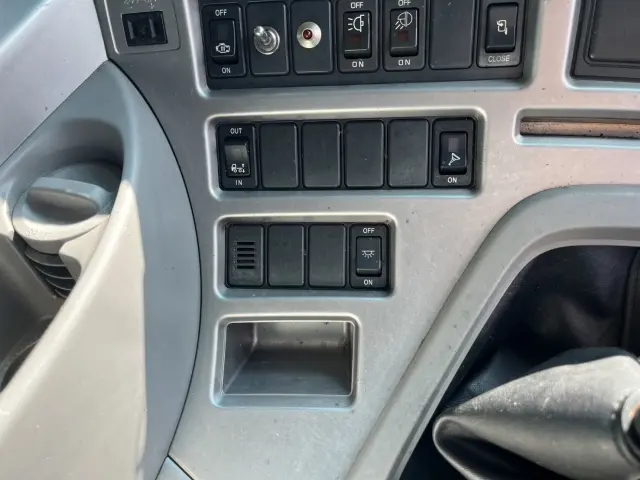 UD クオン ADG-CG4ZA(8x4)の写真40