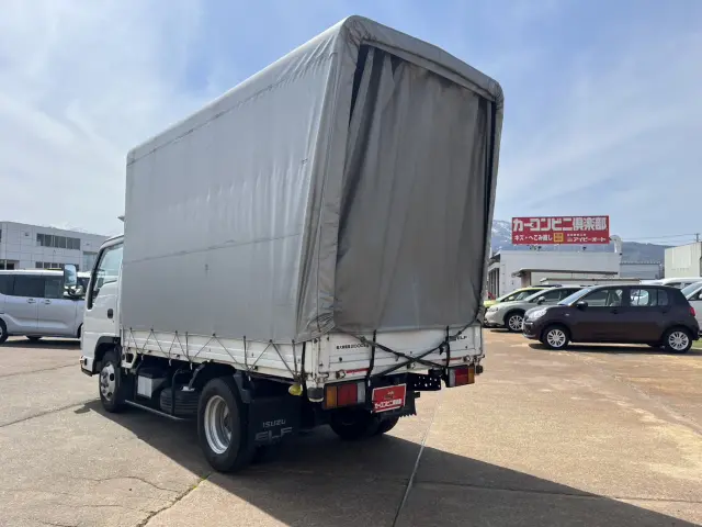 カーコンビニ倶楽部アイビーオートでは、お車のキズやヘコミも、その場でお見積り可能。自社で修理を行いますのでキズヘコミの修理もお任せください。|いすゞ エルフ TRG-NJR85A(2WD)の写真7