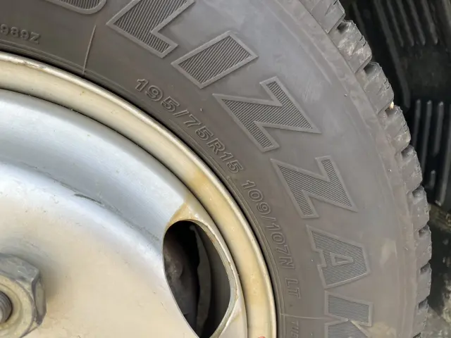 195/75R15 109/107N|いすゞ エルフ TRG-NJR85A(2WD)の写真23