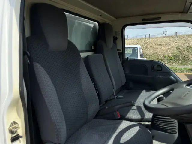 VP 上級内装グレード|いすゞ エルフ TRG-NJR85A(2WD)の写真24