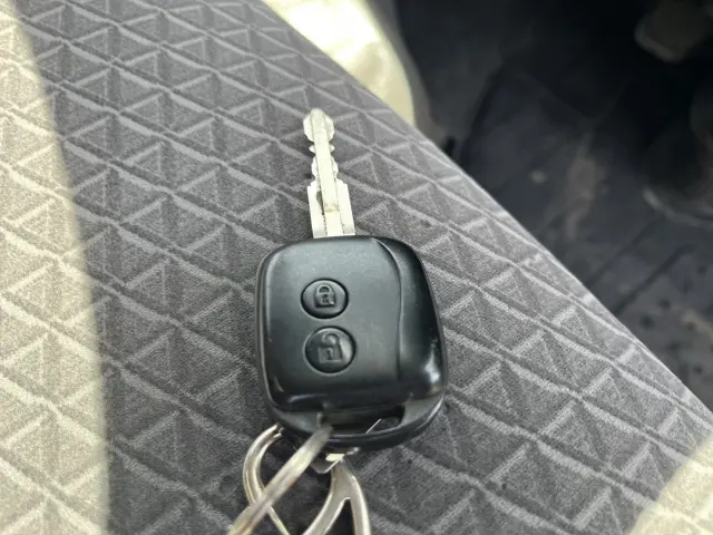 キーレス|いすゞ エルフ TRG-NJR85A(2WD)の写真28