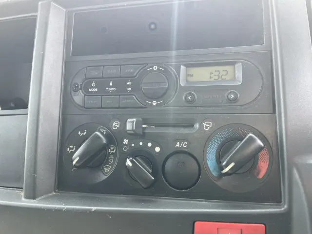 いすゞ エルフ TRG-NJR85A(2WD)の写真30