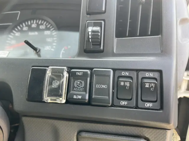 いすゞ エルフ TRG-NJR85A(2WD)の写真32