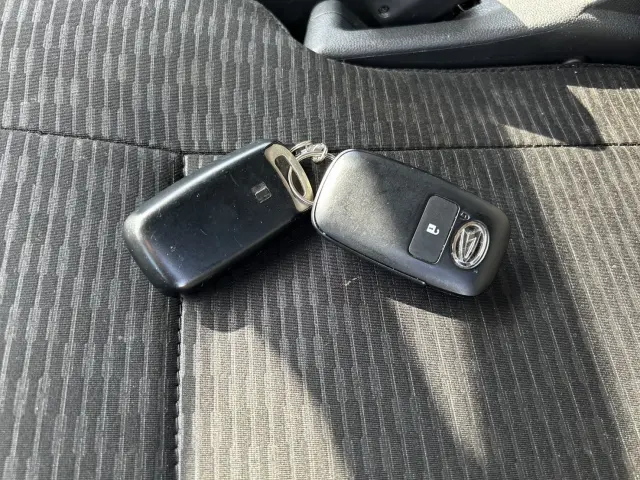 キーフリー|ダイハツ ハイゼットバン 3BD-S710V-ZBDF(4WD)の写真26