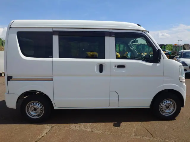 カーコンビニ倶楽部アイビーオートでは、お車のキズやヘコミも、その場でお見積り可能。自社で修理を行いますのでキズヘコミの修理もお任せください。|スズキ エブリイ HBD-DA17V(4WD)の写真7