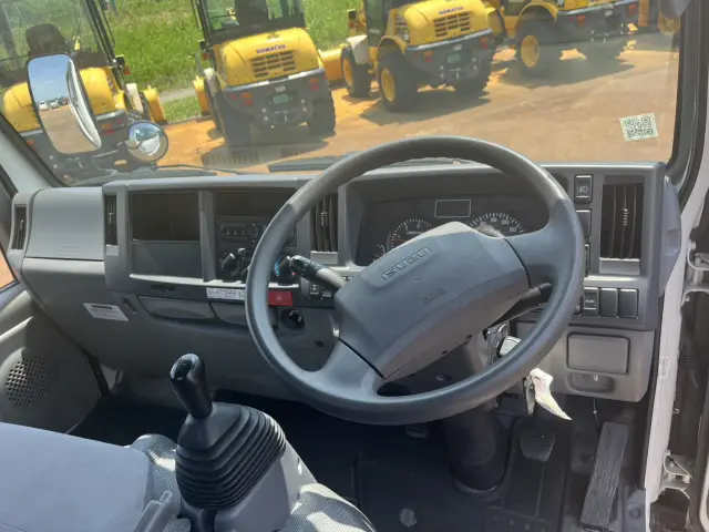 いすゞ エルフ TPG-NJS85A(4WD)の写真24