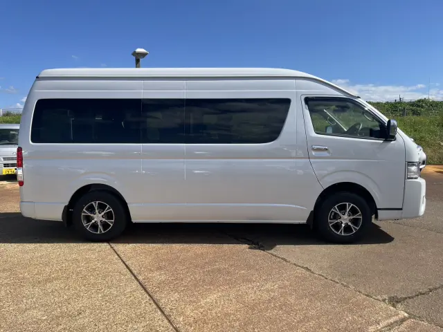 トヨタ ハイエース 3BA-TRH229W(4WD)の写真4