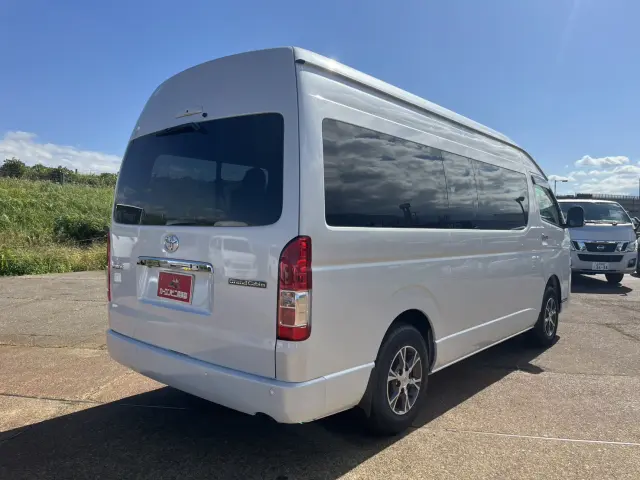 トヨタ ハイエース 3BA-TRH229W(4WD)の写真5