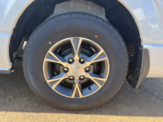 トヨタ ハイエース 3BA-TRH229W(4WD)の写真14