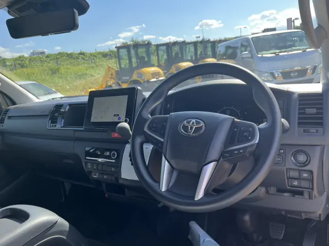 トヨタ ハイエース 3BA-TRH229W(4WD)の写真17