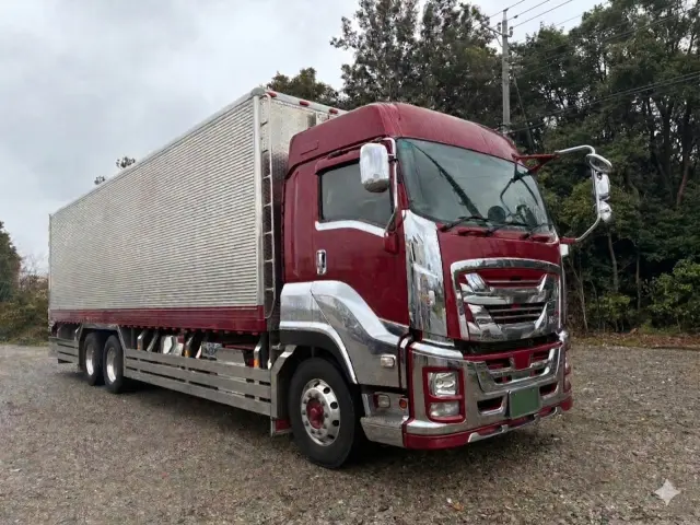 いすゞ ギガ QPG-CYL77BA(6x2)の写真1