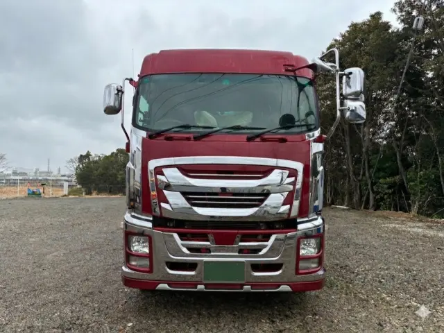 いすゞ ギガ QPG-CYL77BA(6x2)の写真2