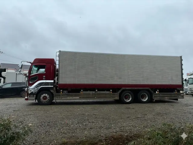 いすゞ ギガ QPG-CYL77BA(6x2)の写真4