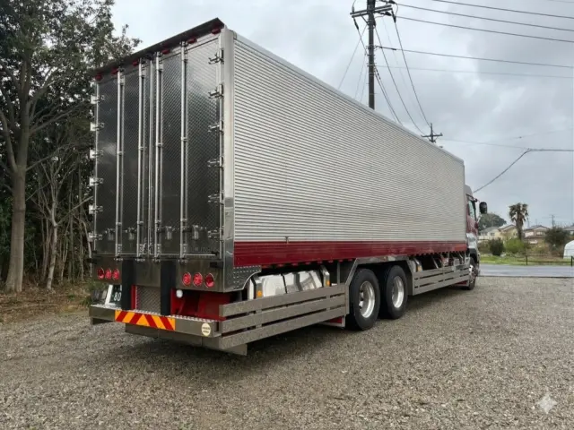 いすゞ ギガ QPG-CYL77BA(6x2)の写真7