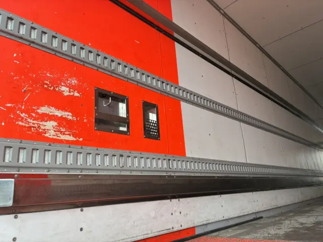 いすゞ ギガ QPG-CYL77BA(6x2)の写真10