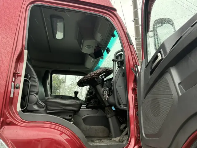 いすゞ ギガ QPG-CYL77BA(6x2)の写真12