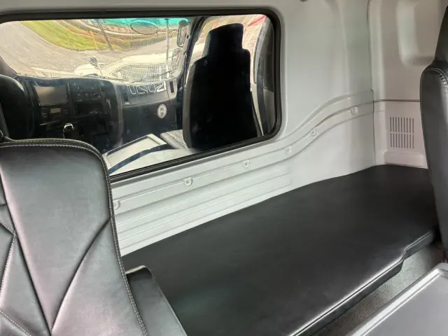 いすゞ ギガ QPG-CYL77BA(6x2)の写真14