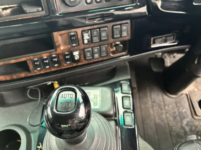 いすゞ ギガ QPG-CYL77BA(6x2)の写真15