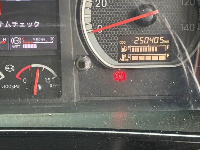 いすゞ ギガ QPG-CYL77BA(6x2)の写真16