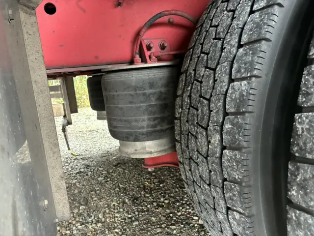 いすゞ ギガ QPG-CYL77BA(6x2)の写真24