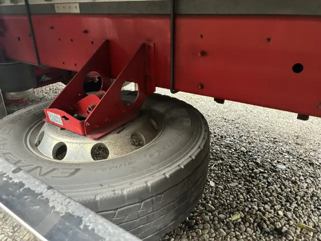 いすゞ ギガ QPG-CYL77BA(6x2)の写真25