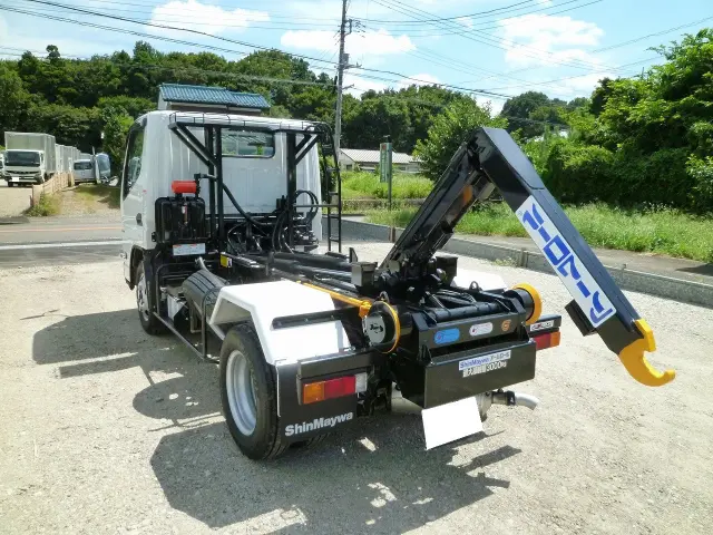 三菱 キャンター 2RG-FBAV0(2WD)の写真5