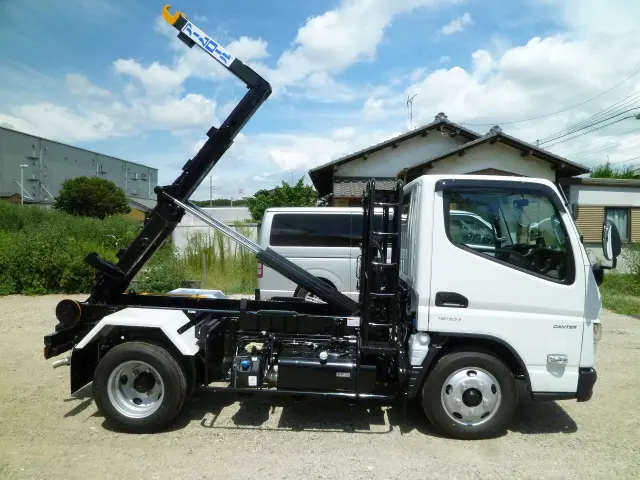 三菱 キャンター 2RG-FBAV0(2WD)の写真6