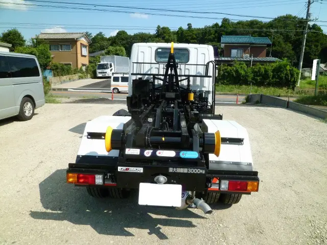 三菱 キャンター 2RG-FBAV0(2WD)の写真3