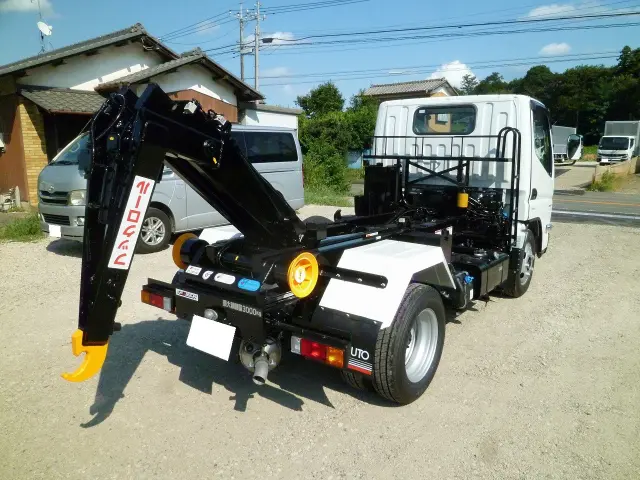 三菱 キャンター 2RG-FBAV0(2WD)の写真5