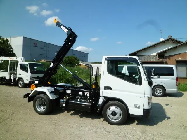 三菱 キャンター 2RG-FBAV0(2WD)の写真6