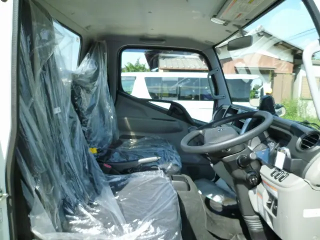 三菱 キャンター 2RG-FBAV0(2WD)の写真7