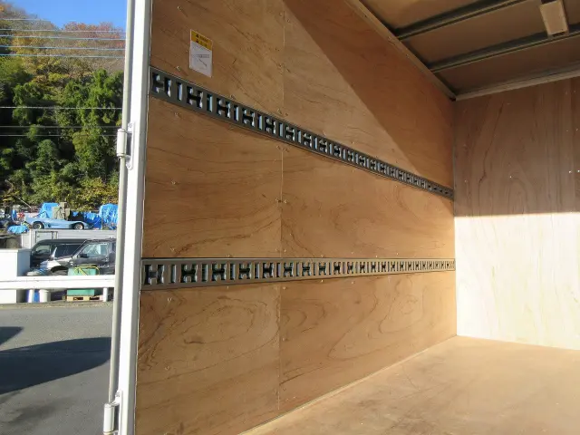 三菱 キャンター 2RG-FBA20(2WD)の写真4