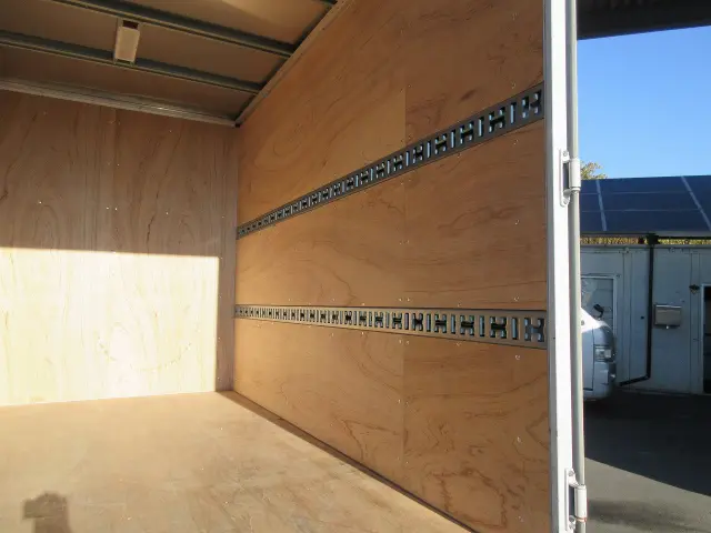 三菱 キャンター 2RG-FBA20(2WD)の写真5