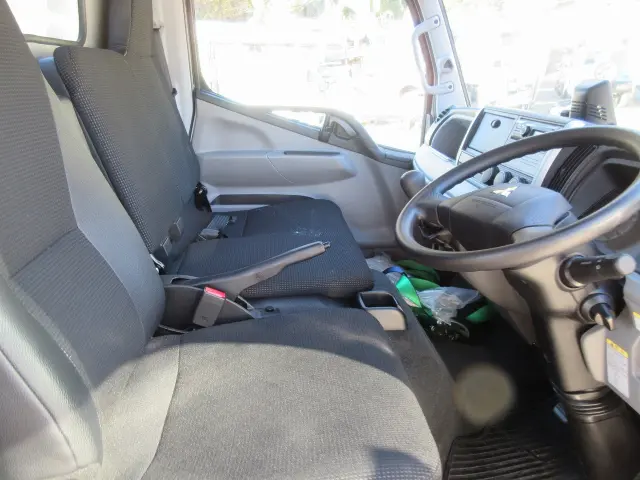 三菱 キャンター 2RG-FBA20(2WD)の写真7