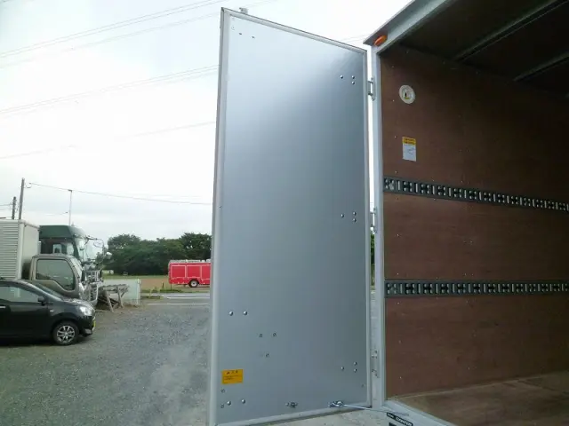 三菱 キャンター 2RG-FBA20(2WD)の写真5