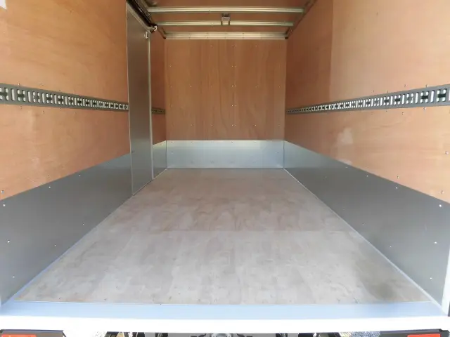 三菱 キャンター 2PG-FEB80(2WD)の写真3